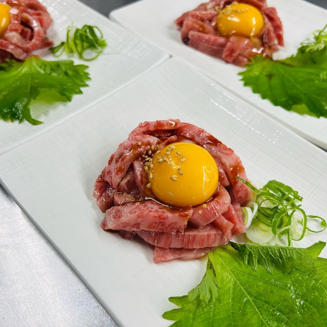 いろり屋に大人気の炙りユッケ